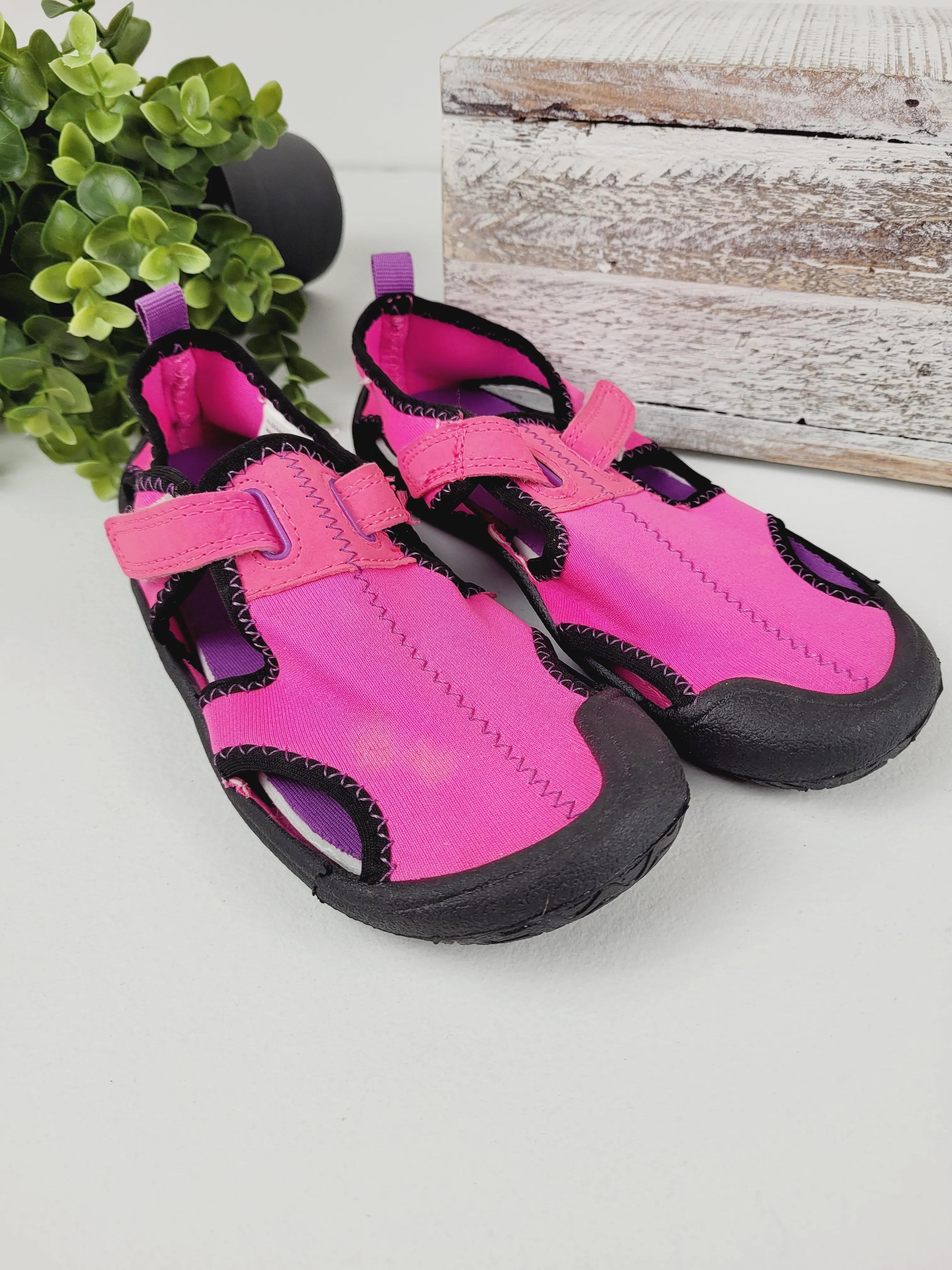 ATHLETIC WORKS PINK WATER SHOES 11/12 PRE-LOVED