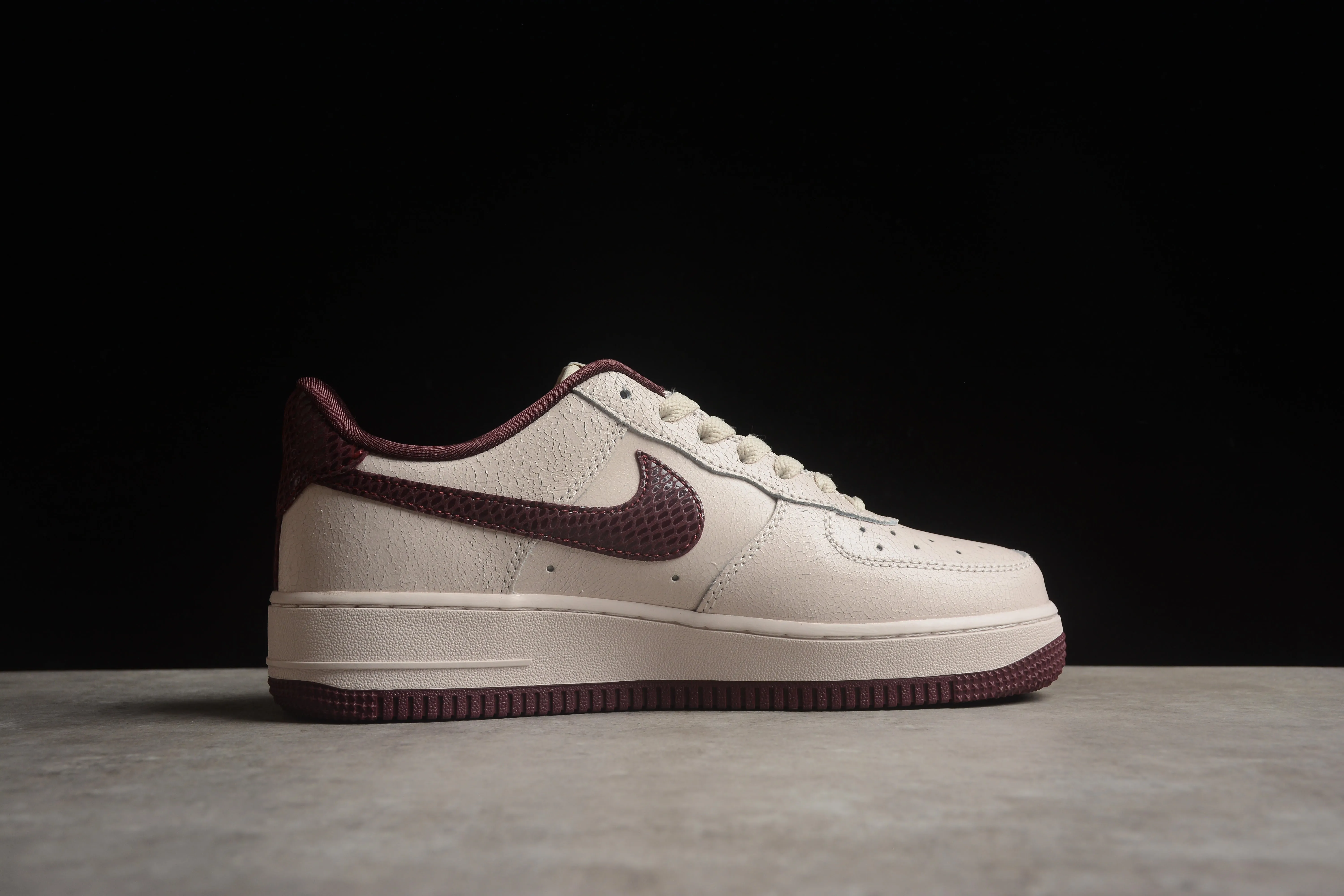 Nk Air Force 1'07 Low "Red Dragon Scale