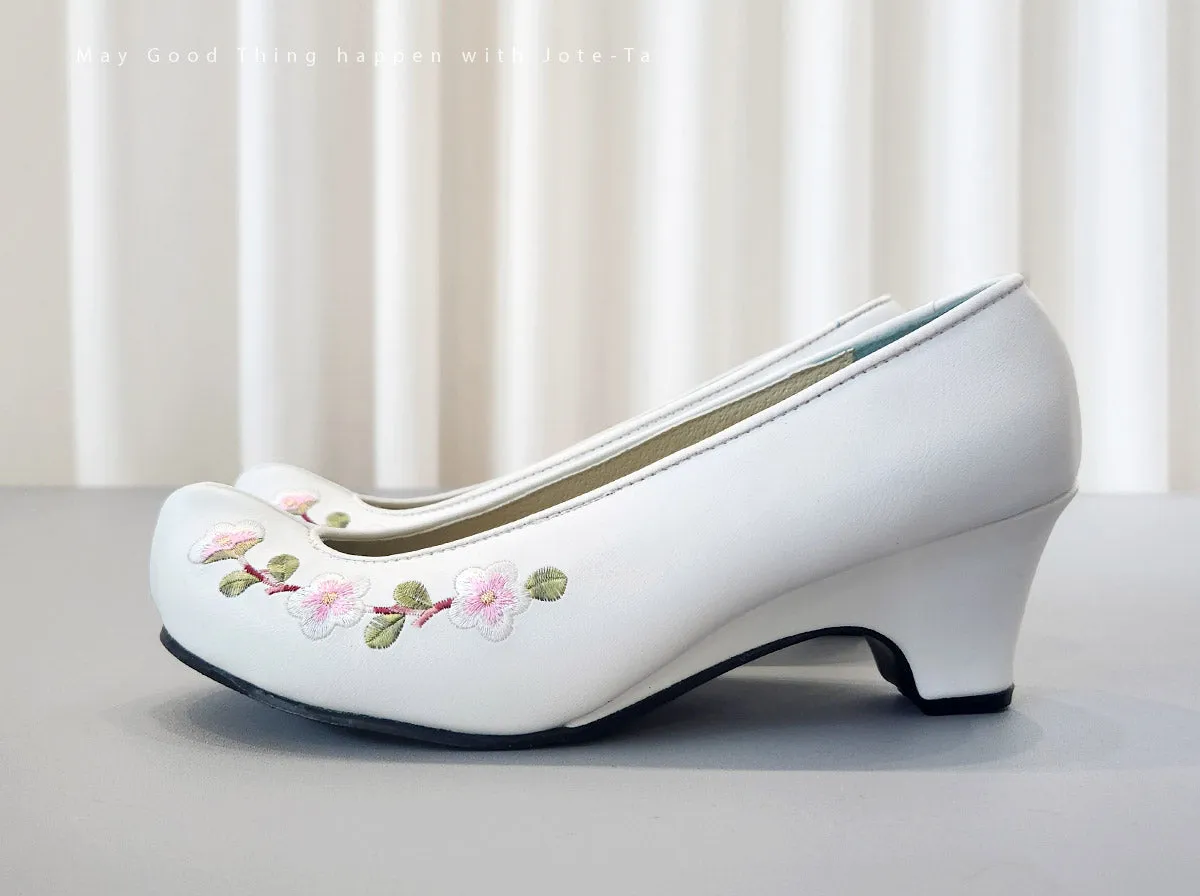 Plum Blossoms Women Hanbok Shoes  Kkotshin