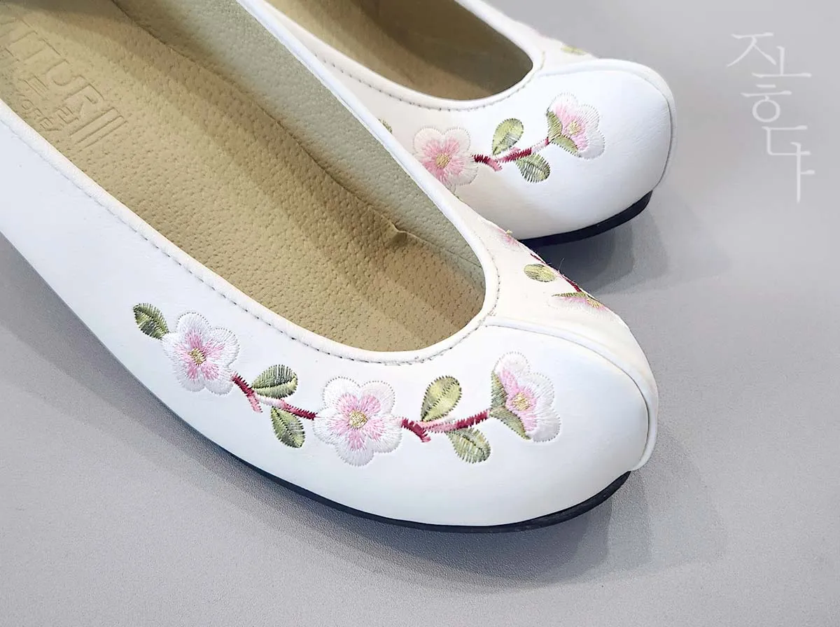 Plum Blossoms Women Hanbok Shoes  Kkotshin