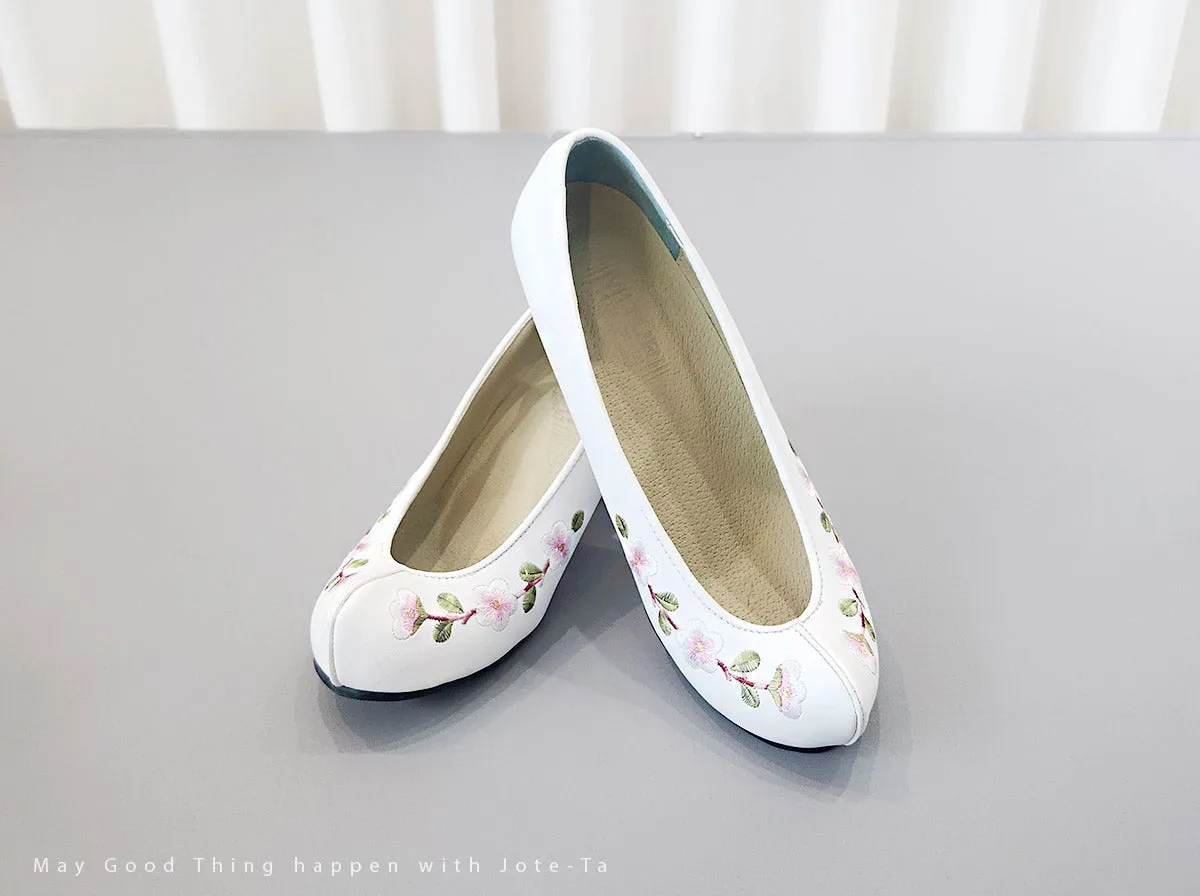 Plum Blossoms Women Hanbok Shoes  Kkotshin